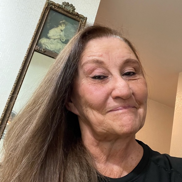 Meet your Posher, Karen - Picture 3 of 3